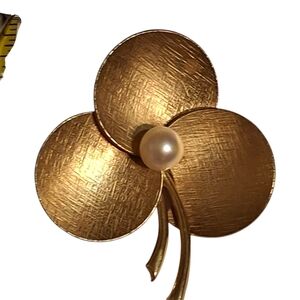 Vintage 1/20 12kt Gold Filled Floral Brooch with Genuine Pearl Center
